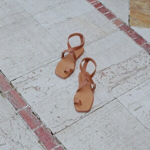 NWOB Shaina Mote Brown Valencia Sandals